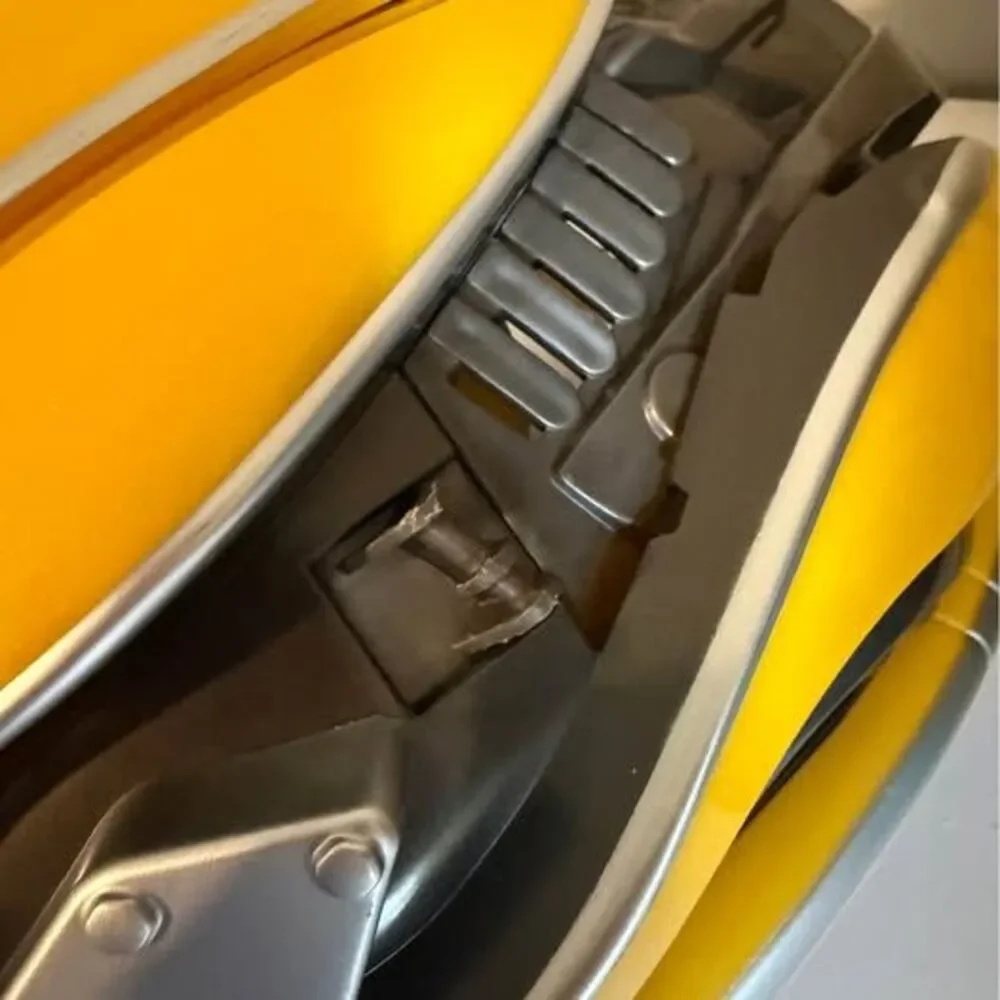 Hasbro Transformers Studio Series Bumblebee Showcase Helmet Target Exclusive. Mi